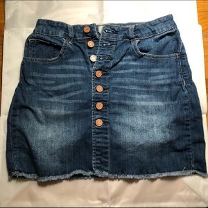 Super comfortable denim skirt, perfect for y2k fashion!